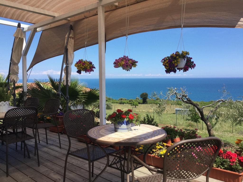 B&B Villa Sveva Rocca Imperiale Kültér fotó