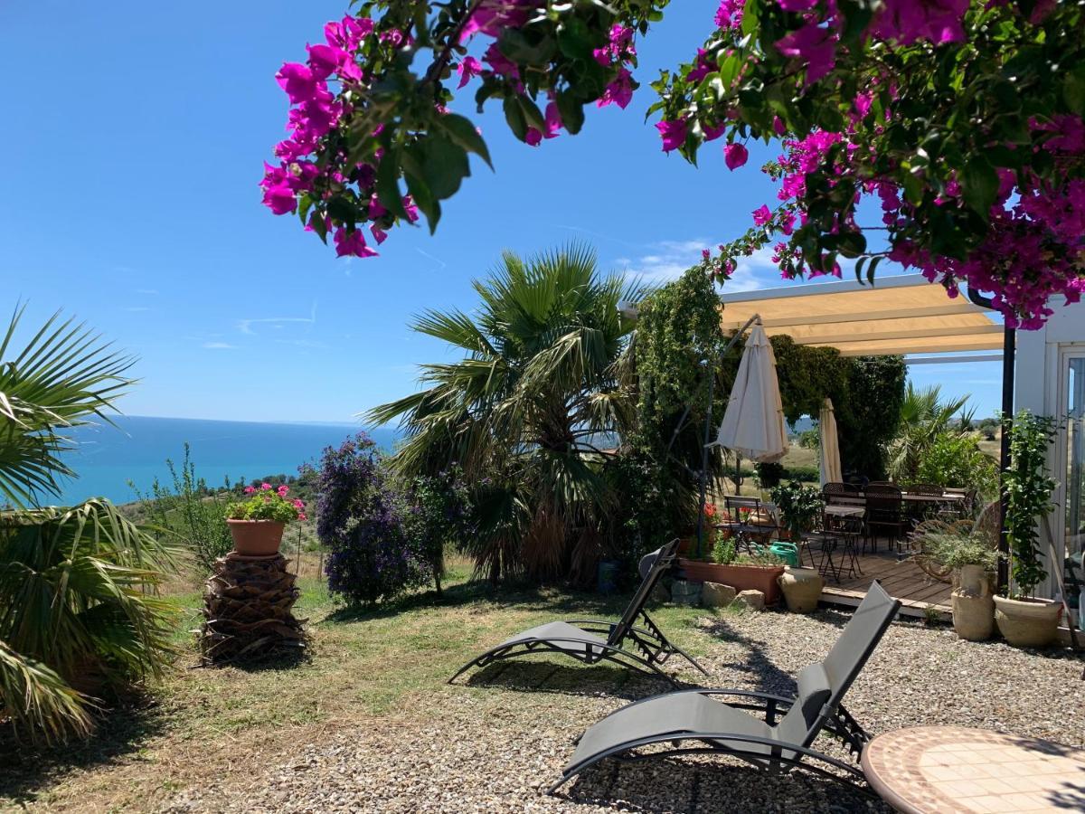 B&B Villa Sveva Rocca Imperiale Kültér fotó