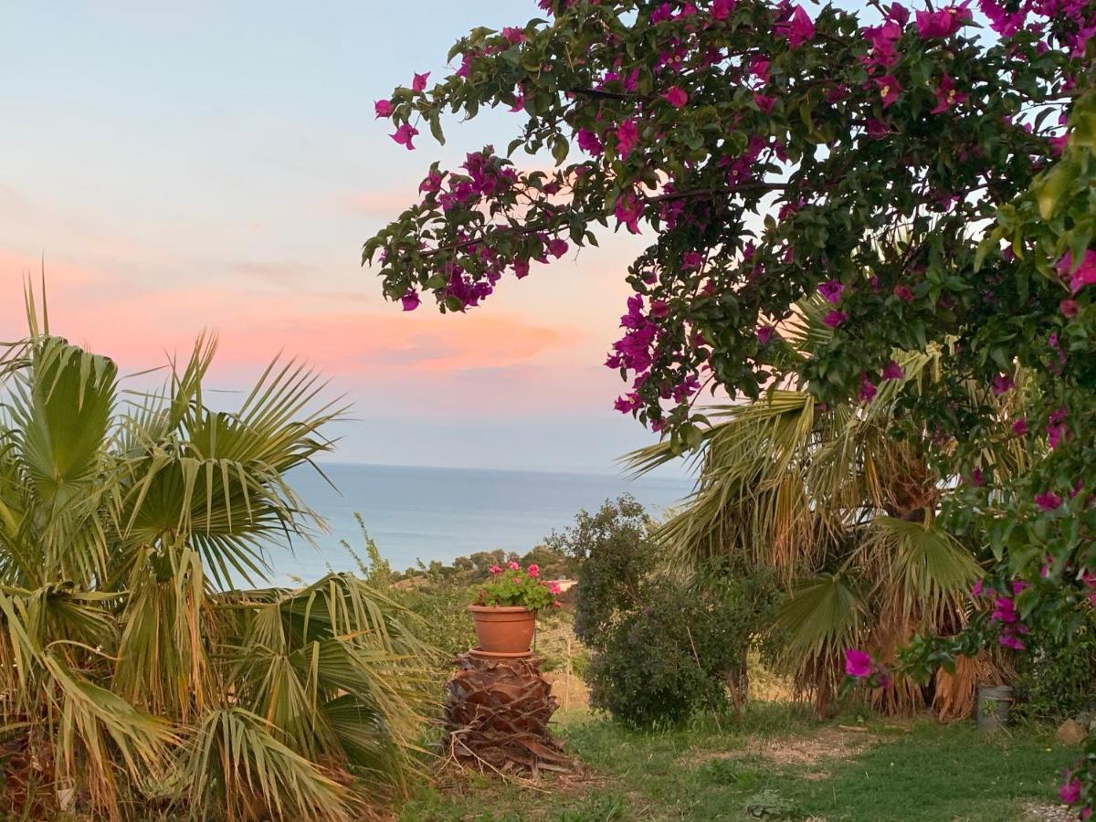 B&B Villa Sveva Rocca Imperiale Kültér fotó